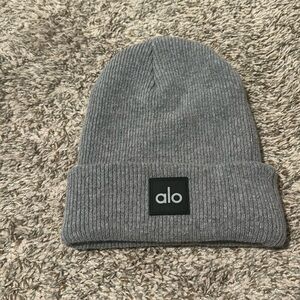 NWOT Alo yoga beanie